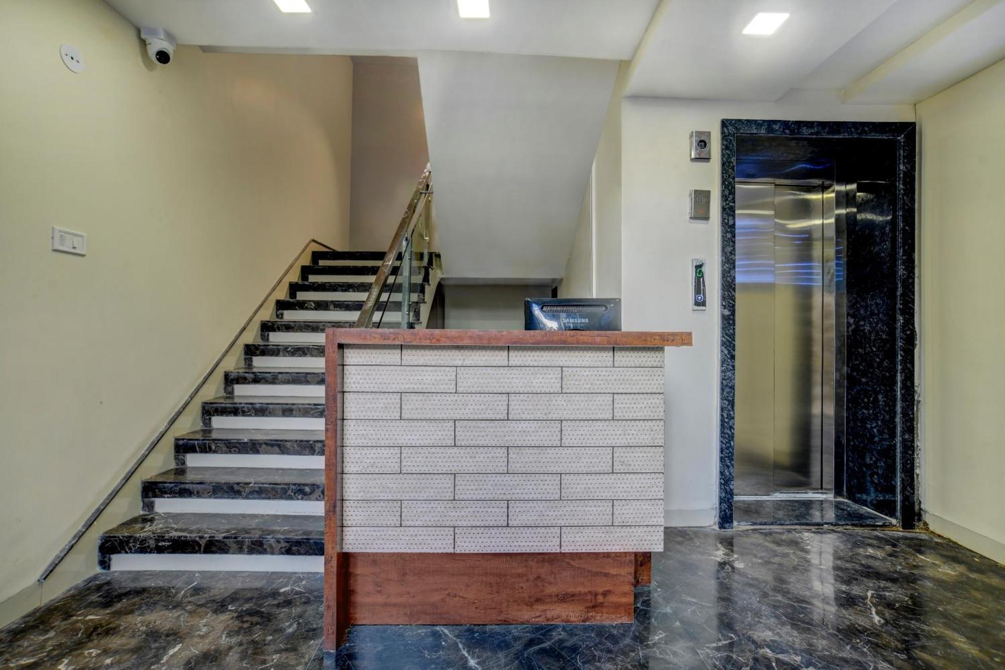 Capital O Abri Krishna Hotel Indore Exterior photo